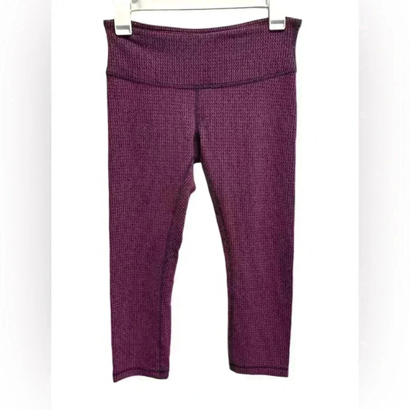 LULULEMON PURPLE/MAGENTA PINK AND BLACK CROPPED CAPRI LEGGINGS - Picture 1 of 4